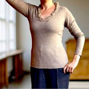Banana Republic Cashmere Blend Lightweight V-neck Ruffle Sweater Oatmeal NWT S